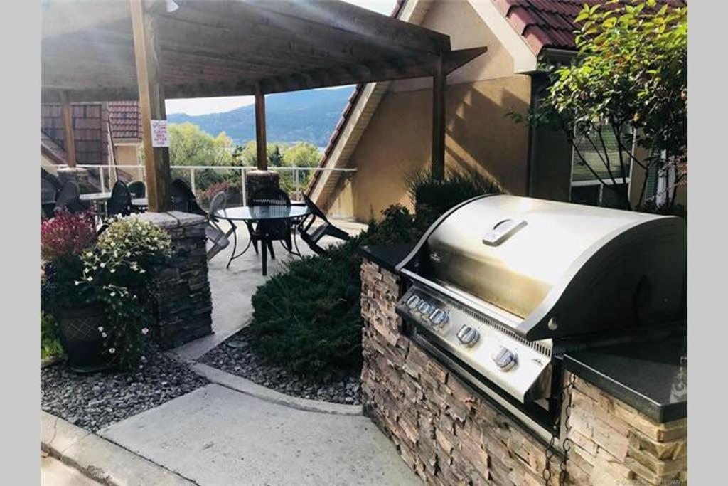 Tranquil Waterfront Condo Kelowna Exterior photo